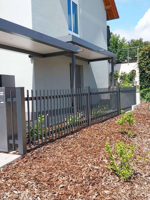 Hochwertige Zäune aus Aluminium