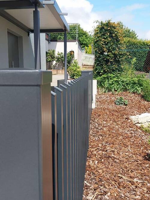 Hochwertige Zäune aus Aluminium