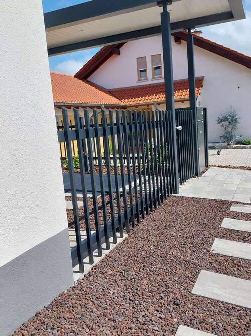 Hochwertige Zäune aus Aluminium