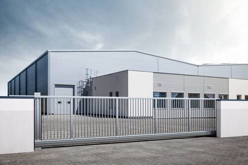 Innovative Aluminium und Stahlschiebetoranlagen bei Zaun Stoffel