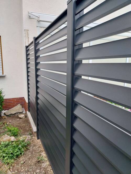 Hochwertige Zäune aus Aluminium