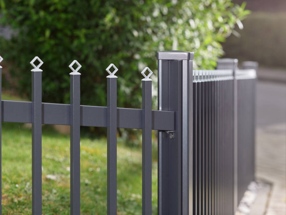 Handgefertigte Stabzäune in eigener Produktion von Zaun Stoffel