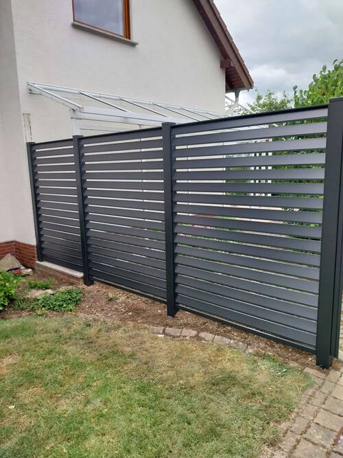 Hochwertige Zäune aus Aluminium