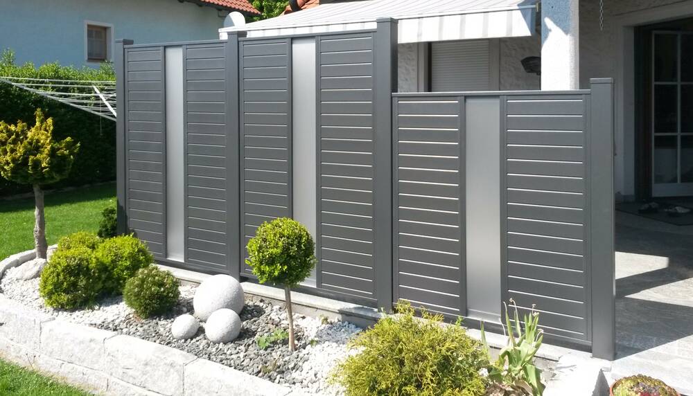 Lattenzaun als Sichtschutz zur Terrasse
