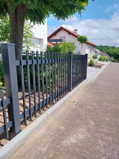 Beispiel für einen Hochwertigen Zaun aus Aluminium