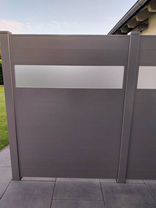 Hochwertiger Sichtschutzzaun aus Aluminium