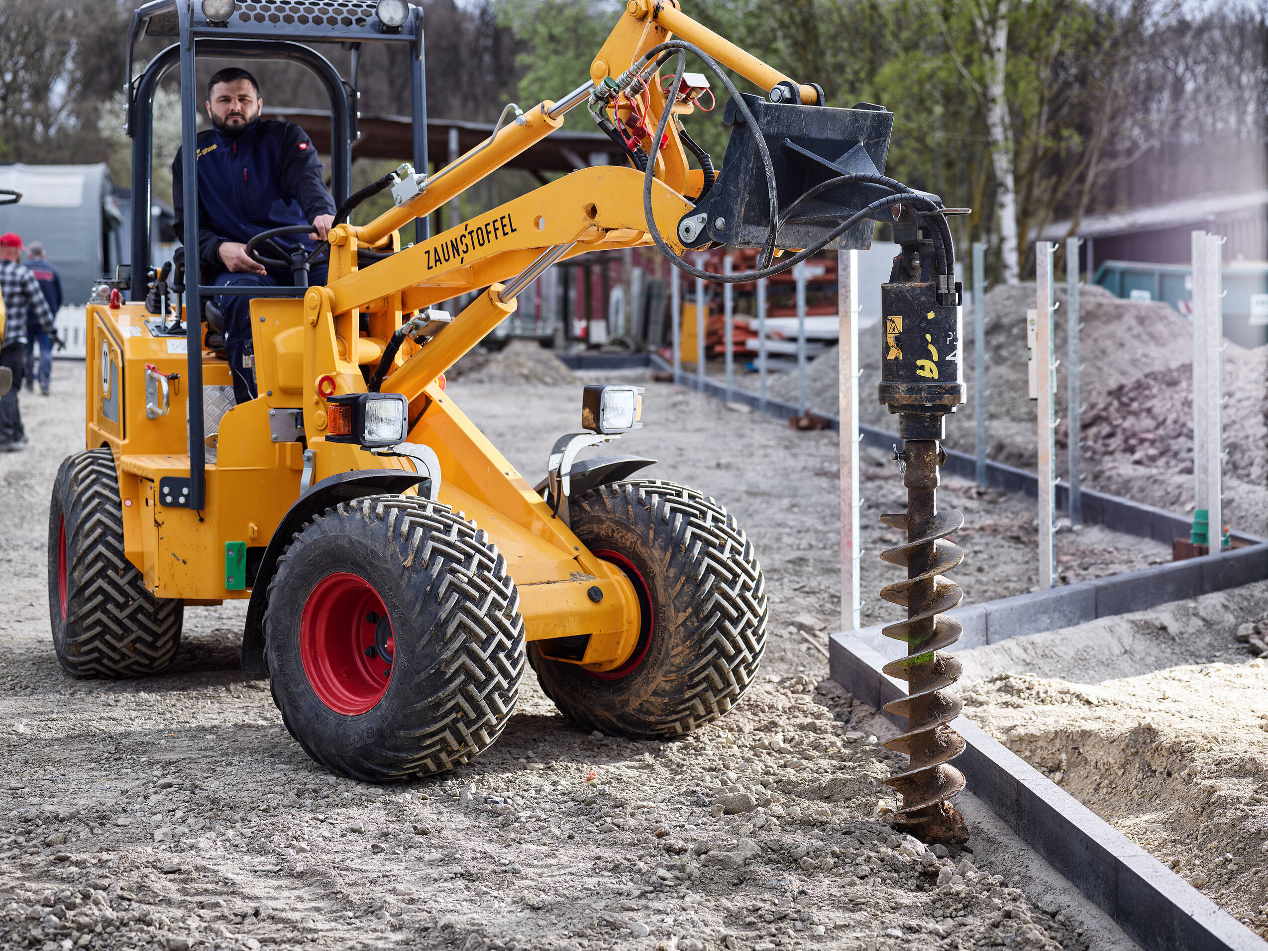Zaunstoffel Zaunbau Baustellen Bohrungen zur Vorbereitungen