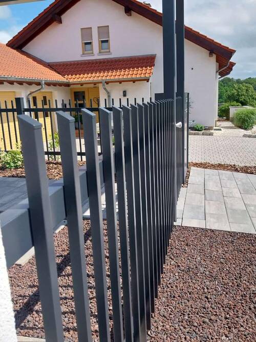 Beispiel für einen Hochwertigen Zaun aus Aluminium