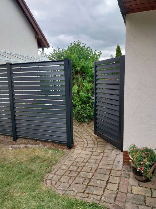 Hochwertige Zäune aus Aluminium