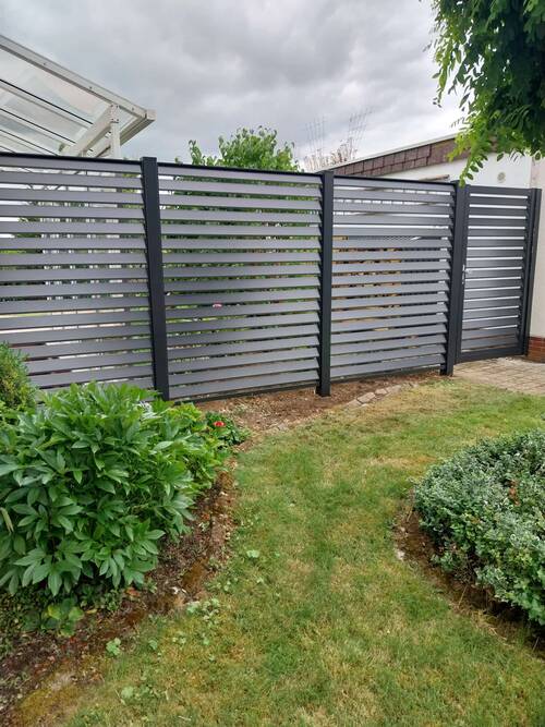 Hochwertige Zäune aus Aluminium