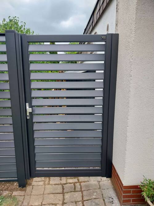 Hochwertige Zäune aus Aluminium