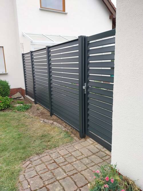 Hochwertige Zäune aus Aluminium